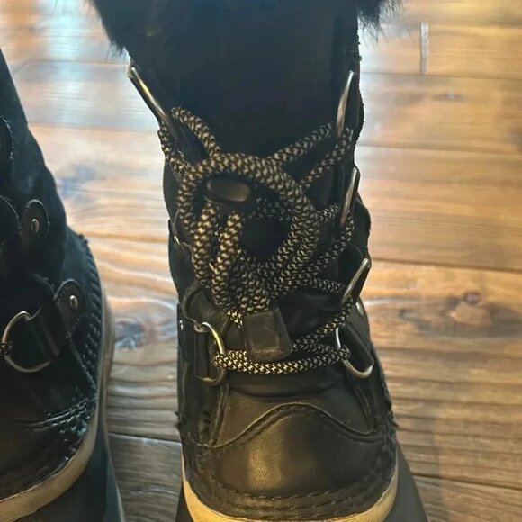 Sorel Boots | size 4 - Picture 2 of 5